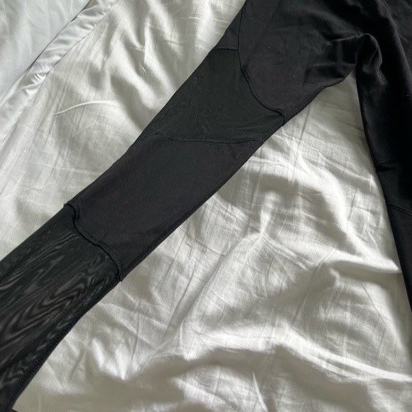 TNA high waisted black leggings with mesh design - Picture 7 of 10